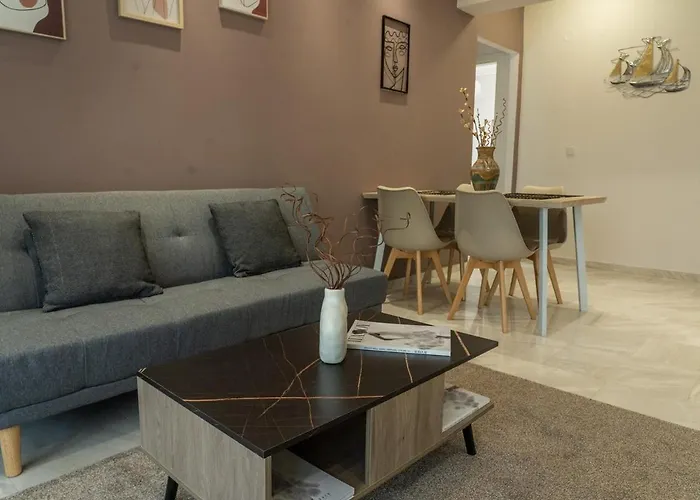 Unique With Huge Balcony דירה