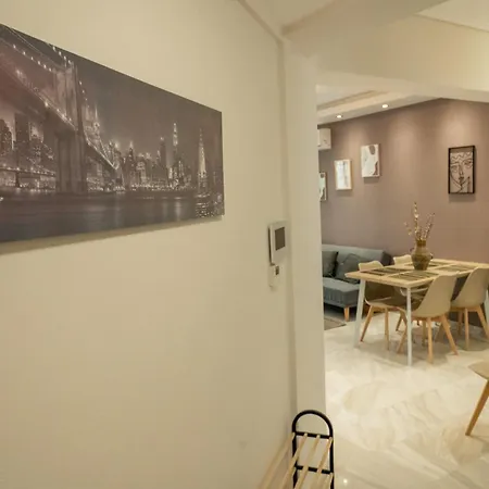 Unique With Huge Balcony דירה *
