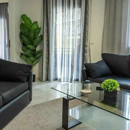 Unique With Huge Balcony דירה *