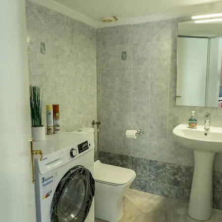 아파트 Unique With Huge Balcony *