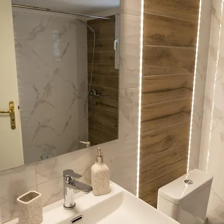 Unique With Huge Balcony 테살로니키