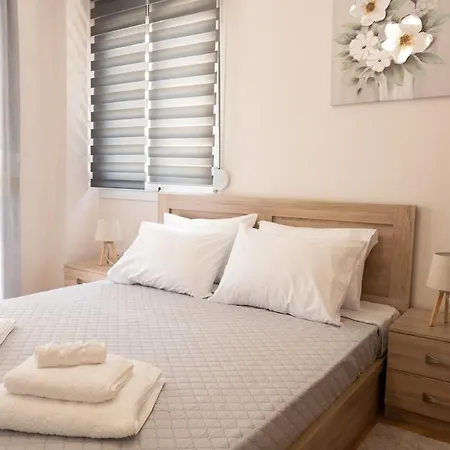 Unique With Huge Balcony 테살로니키