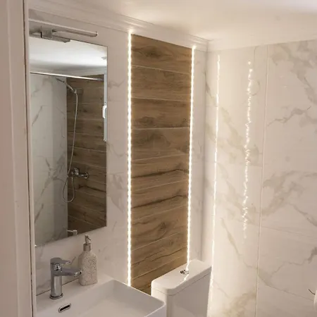 아파트 Unique With Huge Balcony